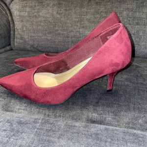 Comfort Plus Size 8 burgundy heels.